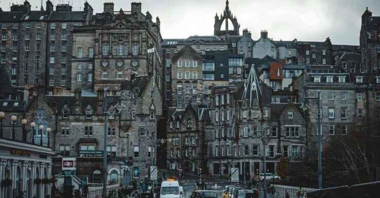 Edinburgh: Private Walking Tour With Edinburgh Castle Entry - Experience and Cultural Immersion