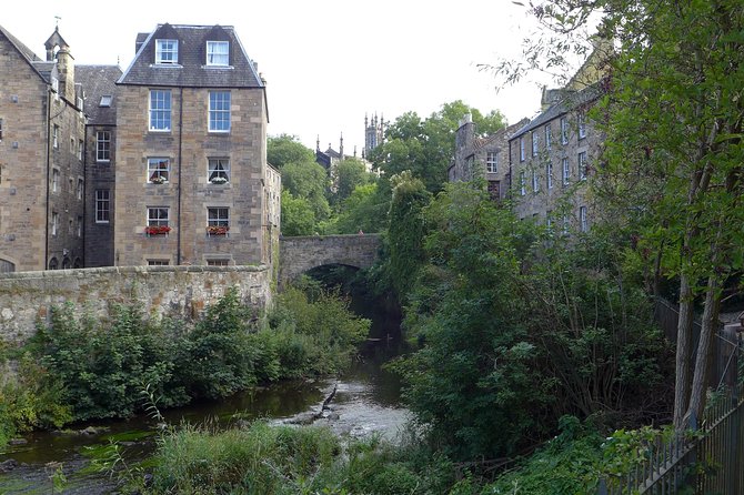 Edinburgh: Small-Group Secret City Walking Tour - History and Contemporary Culture