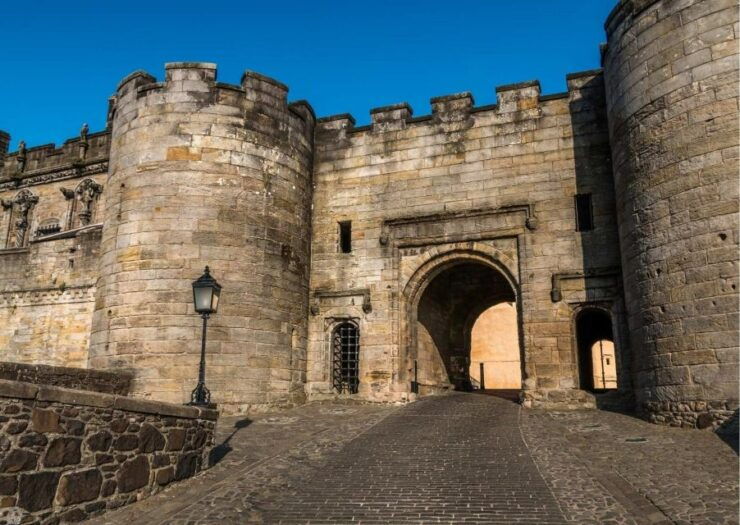 Edinburgh: Stirling Castle, Loch Lomond Walk & Whisky Tour - Tour Experience