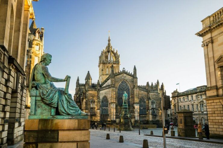 Edinburgh : The Royal Mile Old Town Guided Walking Tour - Tour Details