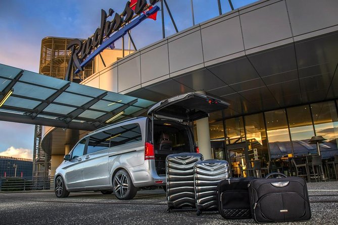 Edinburgh to Edinburgh Airport (EDI) Luxury Taxi Transfer - The Sum Up