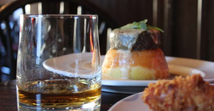 Edinburgh: Tolbooth Tavern Haggis Taster & Whisky Sampling - Experience Highlights