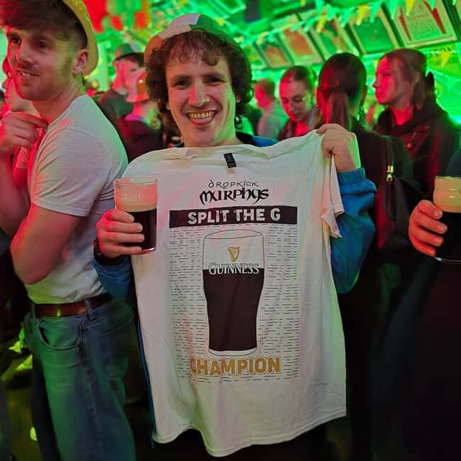 Edinburgh: Ultimate Pub Crawl Party with 7 Bars & 1 Club - The Group Experience and Atmosphere