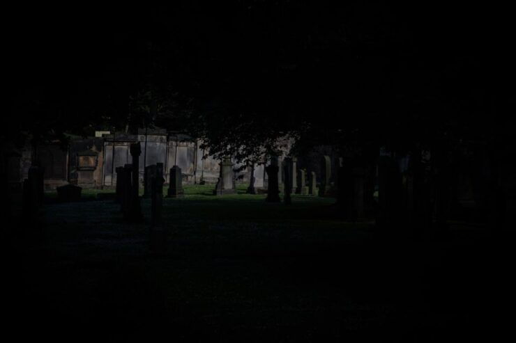 Edinburgh: Underground Vaults and Graveyard Evening Tour - Experience Highlights