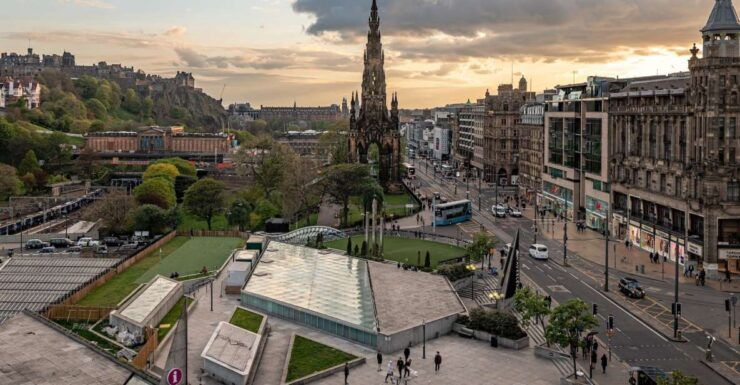 Edinburgh: Walking Tour / Treasure Hunt (App Led) - Experience Highlights