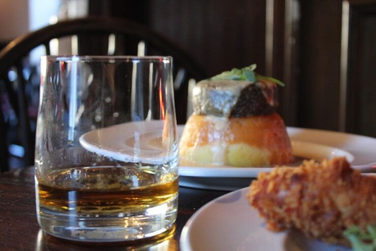 Edinburgh: Whisky Flight in One of the Oldest Pubs - Whisky Flight Experience at Tolbooth Tavern