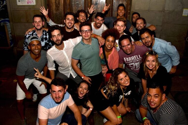 Edinburgh's Best Bar Crawl: Free Shots, Discounts, Photos - Who Is This Tour Best For?