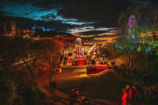 Edinburghs Christmas Lights and Festive Black Taxi Tour - Tour Highlights