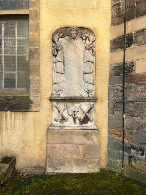 Edinburgh's Dark and Hidden History Walking Tour - Good To Know