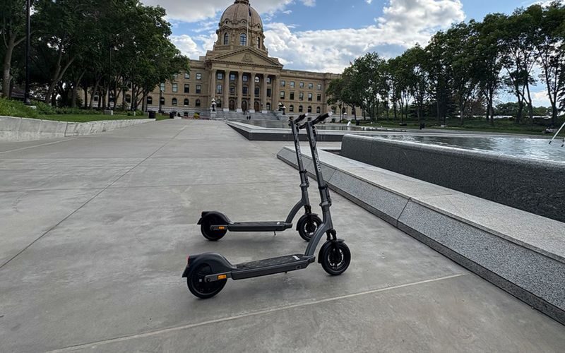 Edmonton City Highlights E-Scooter Tour - An e-scooter approach to Edmonton