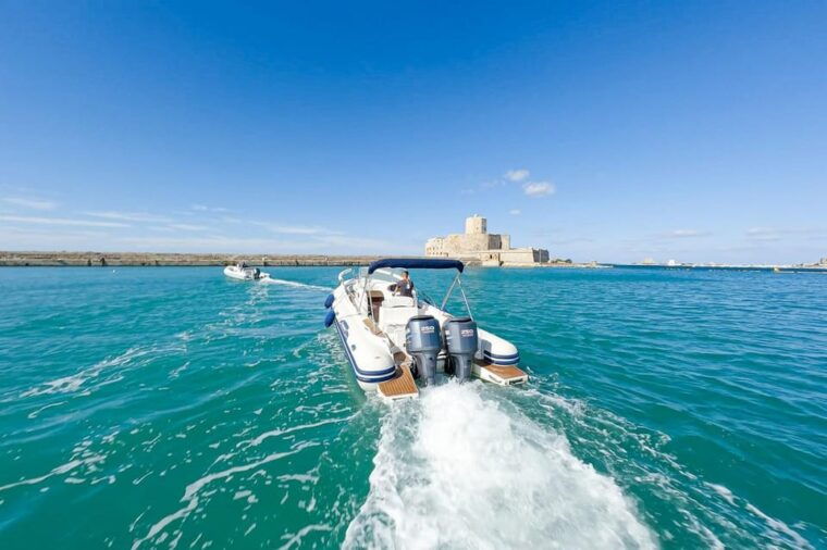 Egadi Islands Excursion: A Day by Dinghy Trapani Favignana Levanzo - Dining Options and Customizable Meals