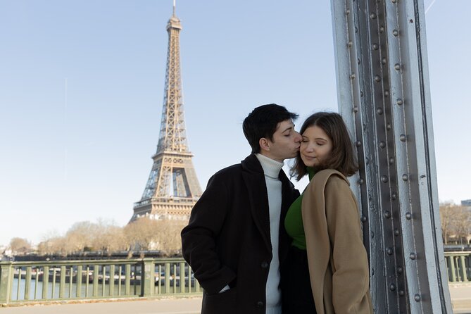 Eiffel and La Seine Photo Shoot - Paris Photographer - Pricing and Booking Details