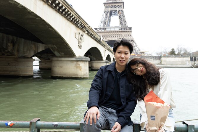 Eiffel and La Seine Photo Shoot - Paris Photographer - Delivery of Photos