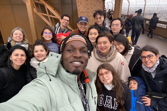 Eiffel Tower Elevator Visit With a Guide and City Bus Tour - Tips for Booking the Eiffel Tower Elevator Visit and City Bus Tour