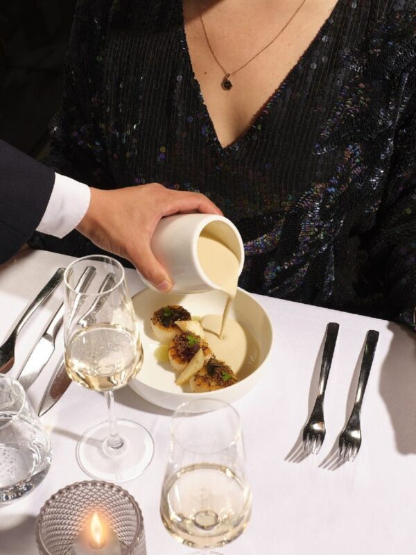 Eiffel Tower Madame Brasserie Dinner Experience with Priority Access - Dinner inside the Eiffel Tower: what you are booking