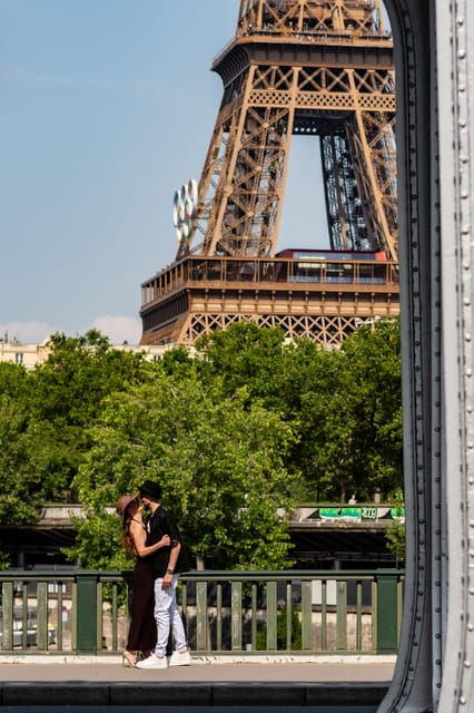 Eiffel Tower Photos: Capture Iconic Memories in Paris - Personalizing Your Photography Experience