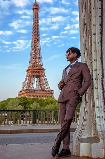 Eiffel Tower Privat Photoshoot - Meet Your Professional Photographer