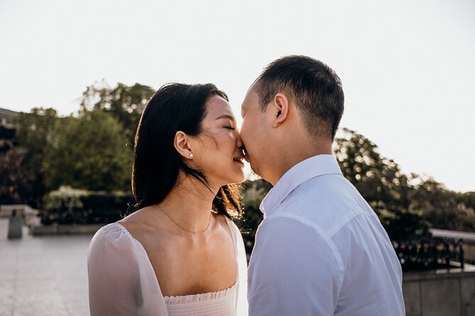 Eiffel Tower Private Photoshoot With a Professional Photographer - Service Details