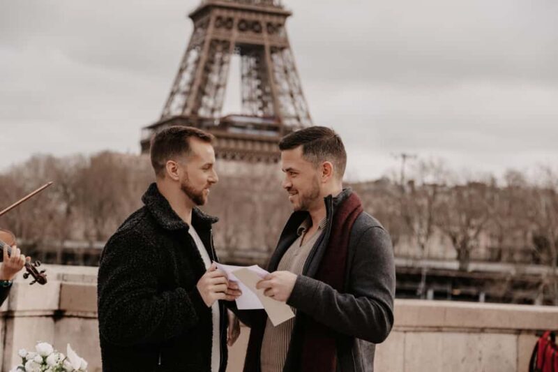 Eiffel Tower Proposal lgbtqia+ / 1h Photographer - The Sum Up