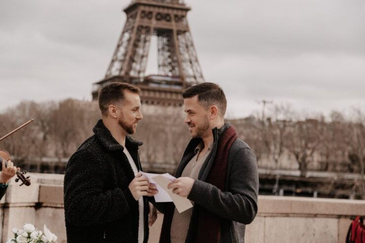Eiffel Tower Proposal Lgbtqia / 1h Photographer - Booking Details for Eiffel Tower Proposal