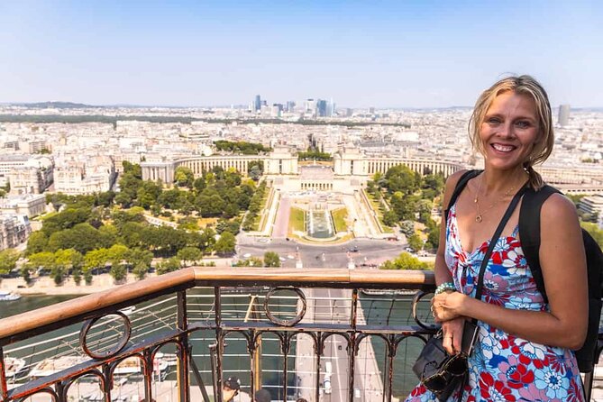 Eiffel Tower Skip the Line Audio Guide Tour With Champagne - Non-Refundable and Non-Changeable Policy