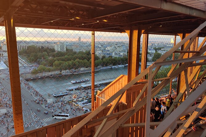 Eiffel Tower Small Group Guided Tour - Positive Feedback About the Tour Guide