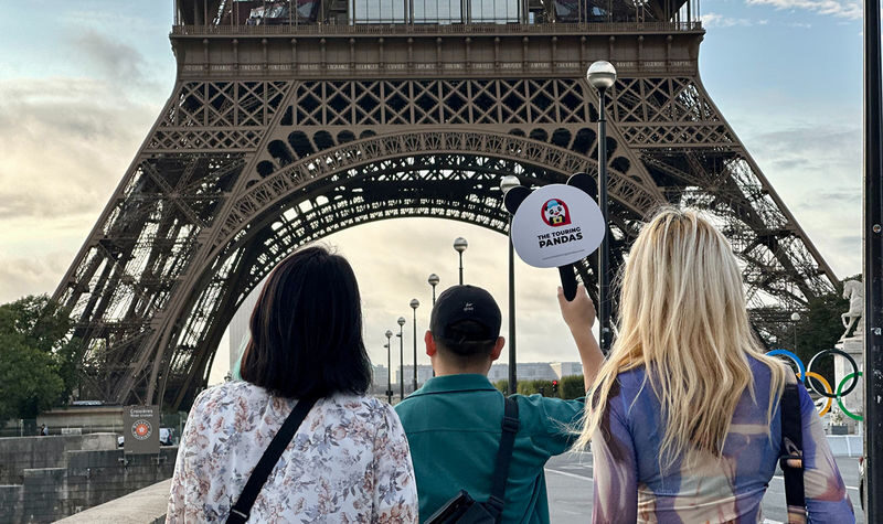 Eiffel Tower Summit Access Guided Tour with Cruise - The summit gives you Paris at a glance