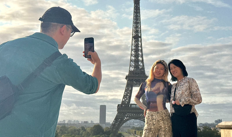 Eiffel Tower Summit Access Guided Tour with Cruise - A guide makes the tower more than a photo stop