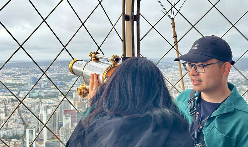 Eiffel Tower Summit Access Guided Tour with Cruise - What the visit may feel like, step by step