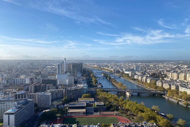 Eiffel Tower TOUR and BUS TOUR With a Guide - Benefits of a Guided Eiffel Tower Tour