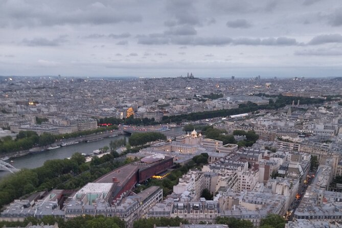 Eiffel Tower Tour in Vietnamese With Photo Story - Tour Details