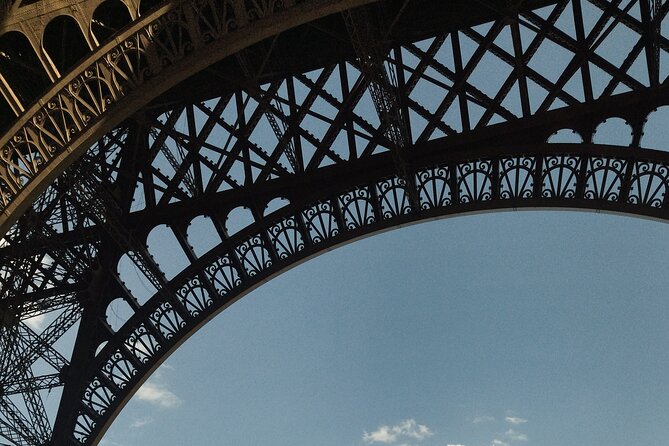 Eiffel Tower Tour in Vietnamese With Photo Story - Common Questions