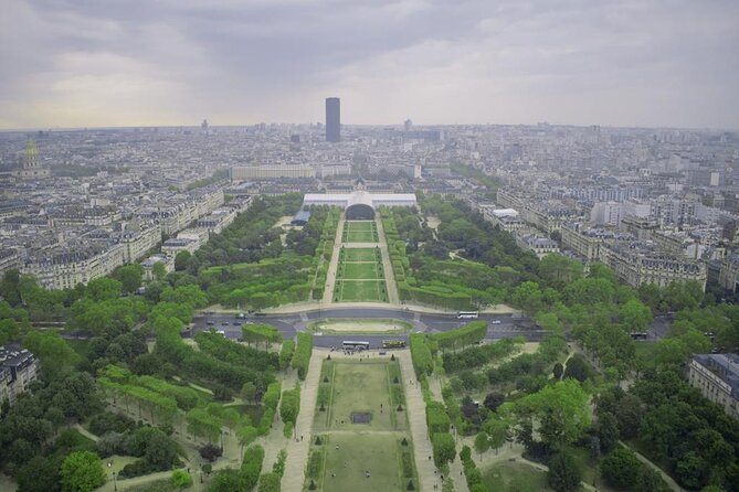 Eiffel Tower Tour With a Guide and Elevator Access - Helpful Tips for the Eiffel Tower Visit