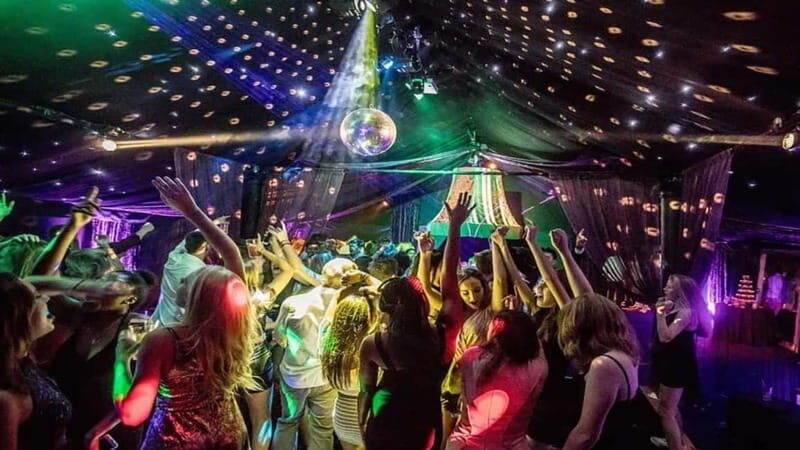 Eindhoven: Pub Crawl with Free Drinks and Entrance - Why This Tour Offers Great Value