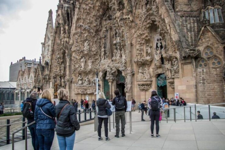 Eixample and Gaudis Sagrada Familia Small Group Tour - Good To Know