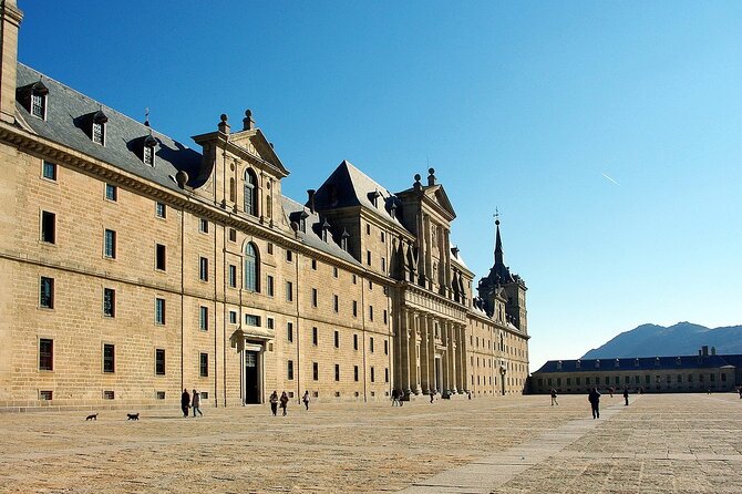 El Escorial, Valley and Toledo Day Tour From Madrid - Group Size and Booking Misrepresentation
