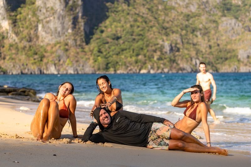 El Nido Deluxe Island Hopping Tour with Kayaking - What the full day feels like