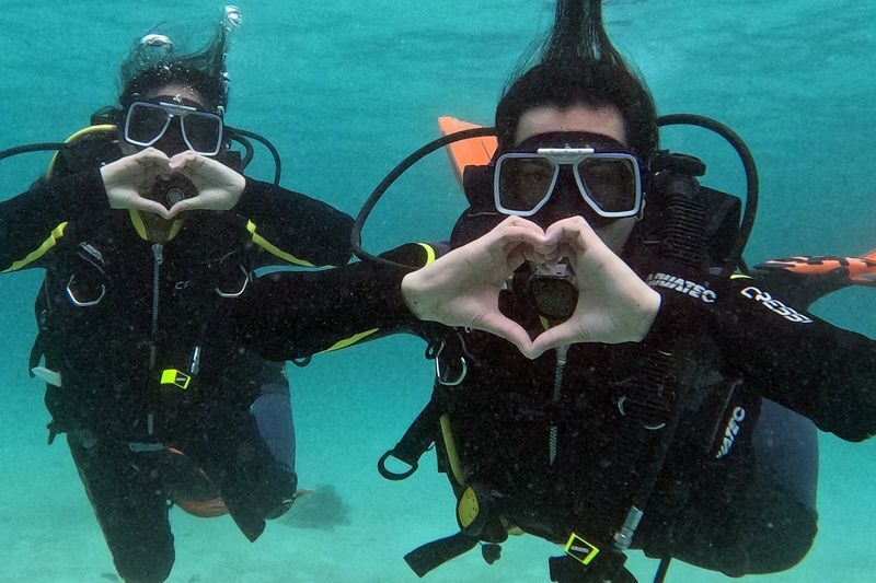 El Nido Discover Scuba Diving in Palawan - Practise before heading into open water