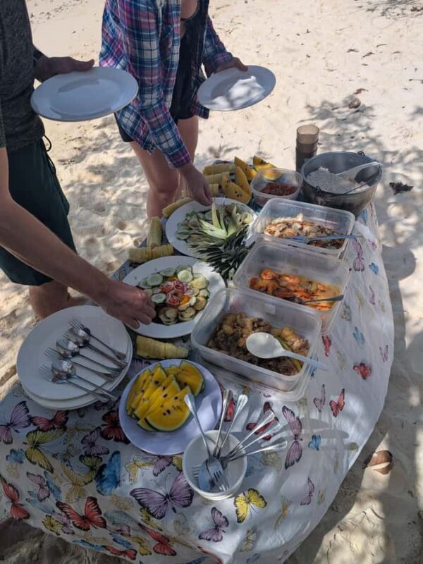 El Nido: Farm Tour, Snorkeling, Dinner, and Nipa Hut Stay - FAQ