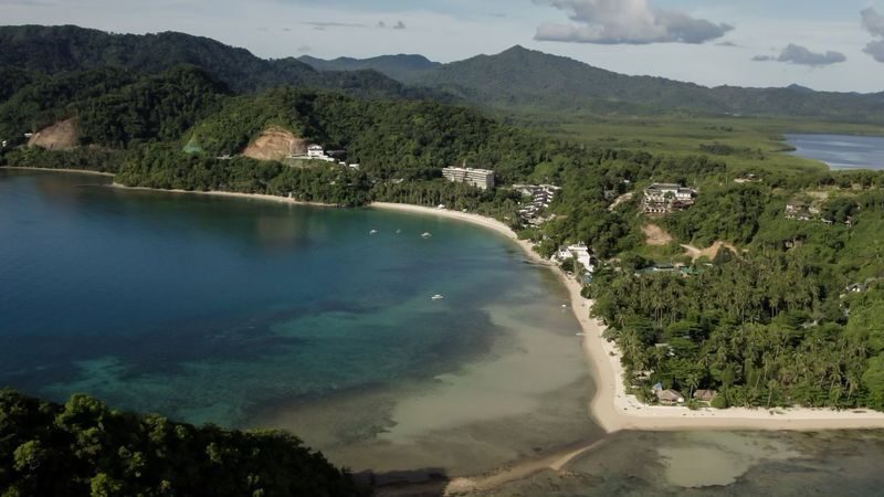 El Nido Land Tour - Las Cabañas Beach: the first stop