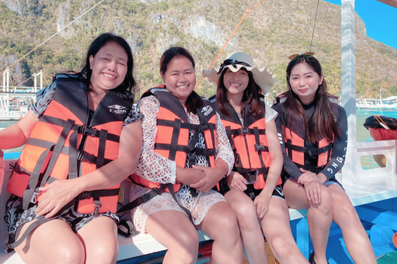 El Nido Tour B Caves & Islands - Meeting up and packing for the boat