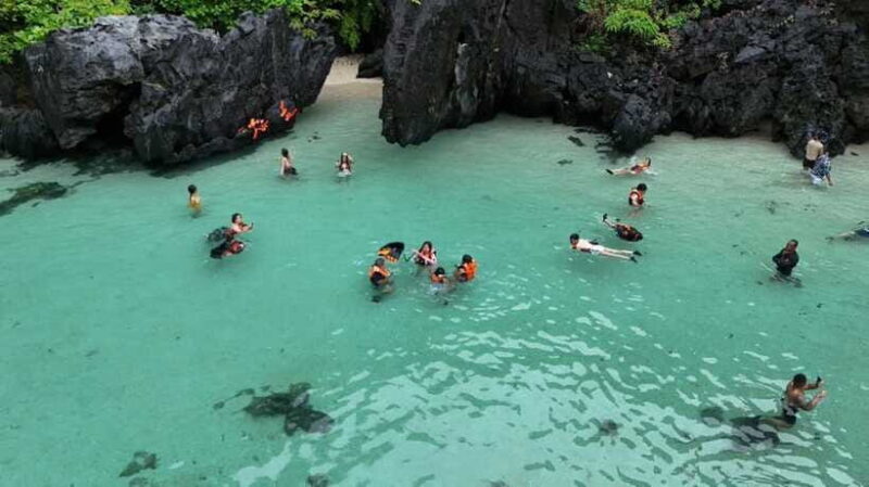 El Nido:Private Tour D with Highlights Small & Cadlao Lagoon - FAQ