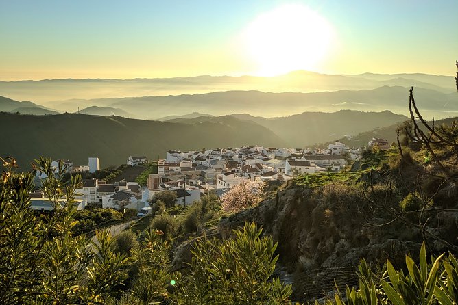El Saltillo Gorge and White Village Hiking Tour From Malaga - What to Expect on the Hiking Tour