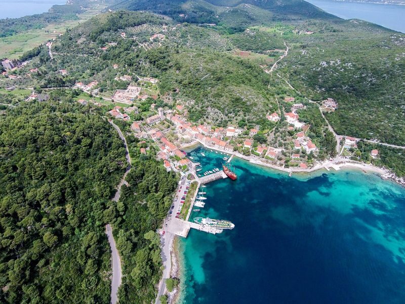 Elaphite Island hopping with Karaka - Optional lunch on island - The Karaka sets the mood before the islands do