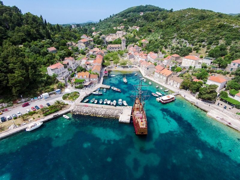 Elaphite Island hopping with Karaka - Optional lunch on island - Sipan: Sudurad, a family mansion, and wine