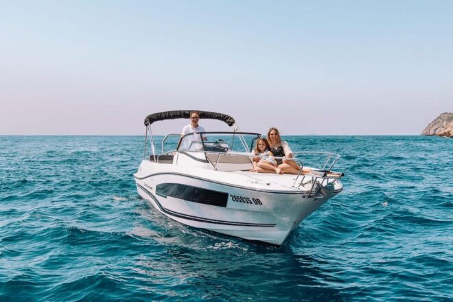 Elaphite Islands: Private Boat Tour (Cap Camarat 7.5wa) - Included Amenities