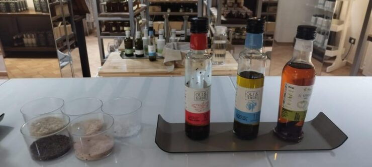 Elche: Oil & Wine Tasting With Local Food Tasting - Good To Know