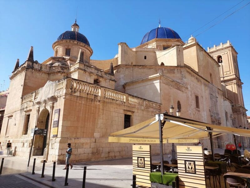 Elche: Walking Tour Through the Historic Center and Botanical Garden Huerto De Cura - The Largest Palm Grove in Europe