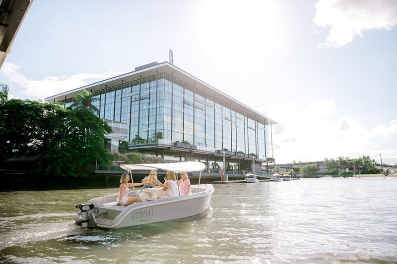 Electric Picnic Boat Rental in Brisbane - Families, dogs and the safety rules