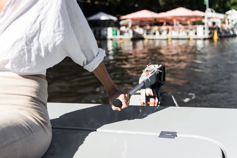 Electric Picnic Boat Rental in Melbourne - Choosing one, two, or three hours